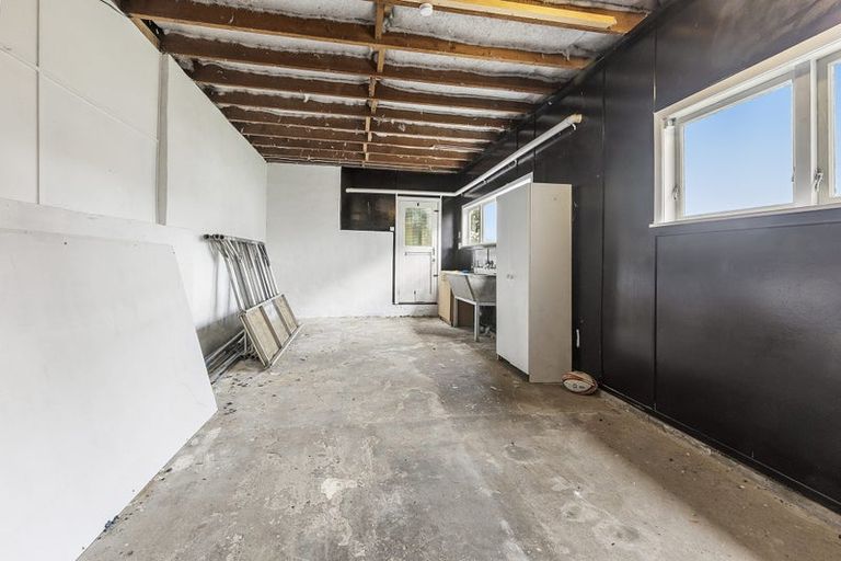 Photo of property in 4 Mana View Road, Paremata, Porirua, 5026