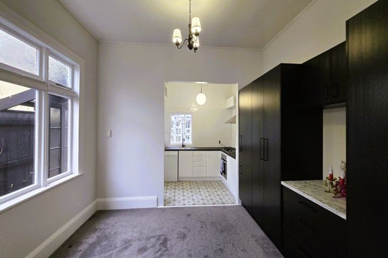 Photo of property in 127 Muritai Road, Eastbourne, Lower Hutt, 5013
