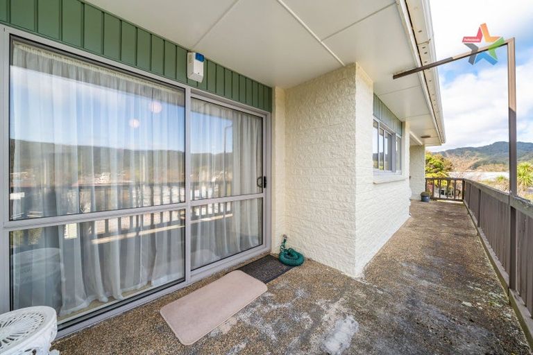 Photo of property in 18 Mimihau Grove, Wainuiomata, Lower Hutt, 5014