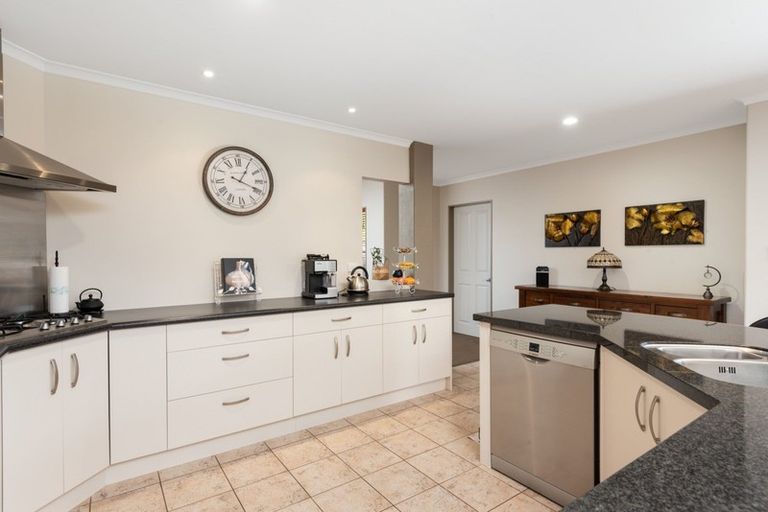 Photo of property in 10 Saint Kilda Place, Papamoa Beach, Papamoa, 3118