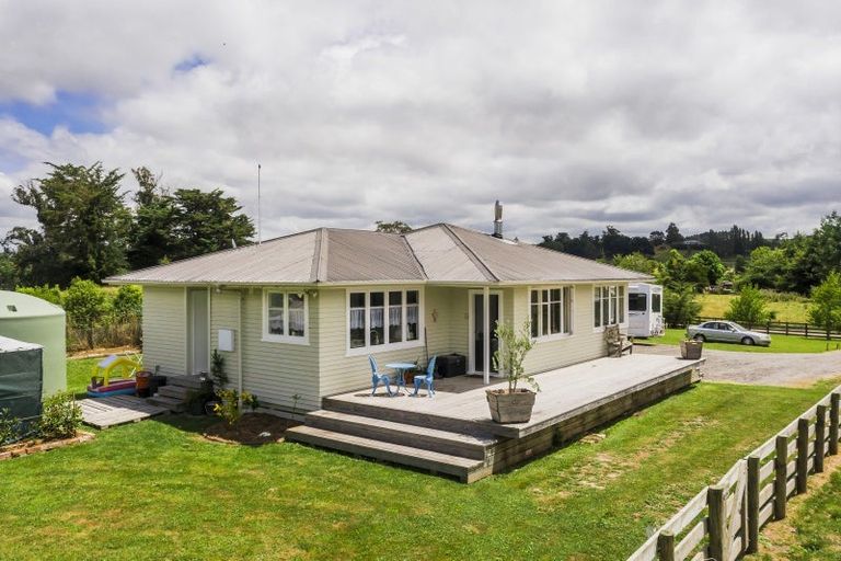 Photo of property in 18 Tiffen Lane, Waipawa, 4210