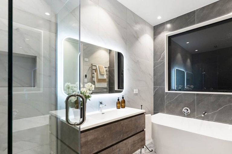 Photo of property in 4b The Parade, Bucklands Beach, Auckland, 2012