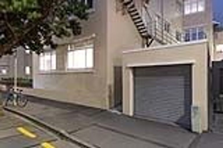 Photo of property in Fountain Court, 16/48u Oriental Parade, Oriental Bay, Wellington, 6011