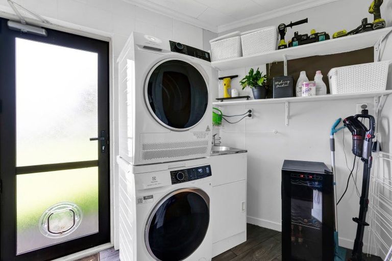 Photo of property in 1 Tainui Terrace, Inglewood, 4330