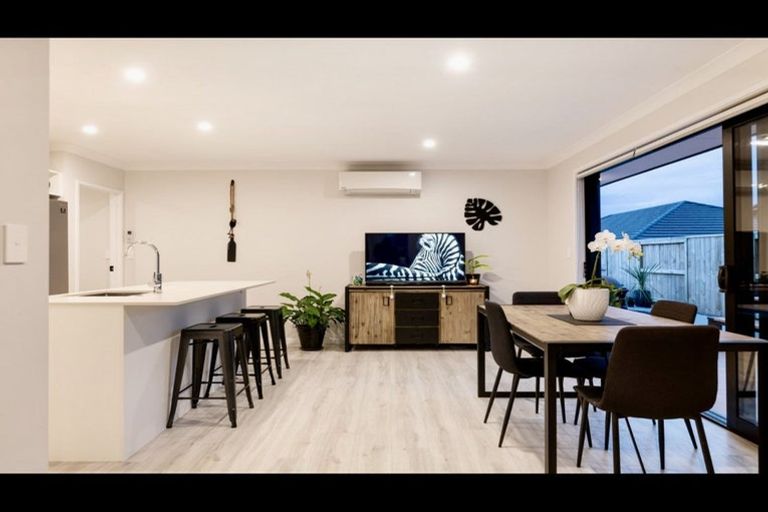 Photo of property in 15 Kotiate Street, Papamoa Beach, Papamoa, 3118
