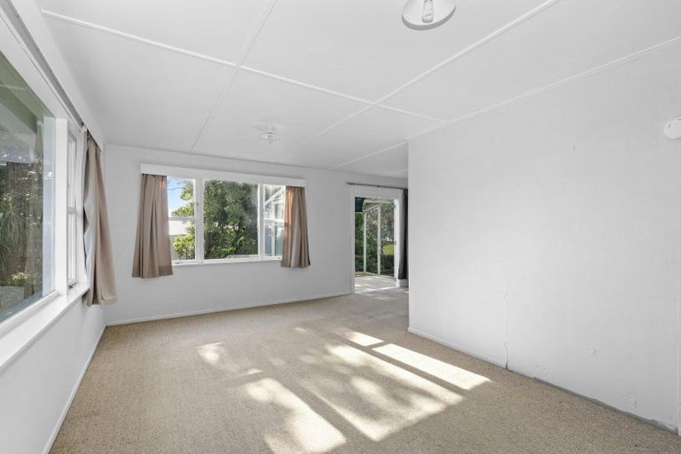 Photo of property in 5a Whitehouse Road, Titahi Bay, Porirua, 5022
