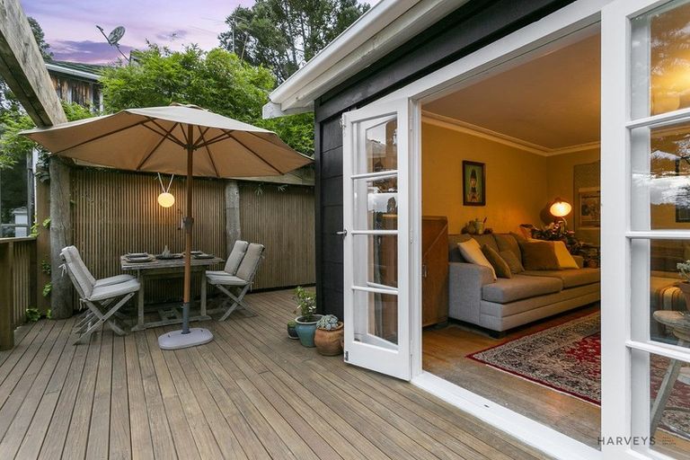 Photo of property in 4 Opou Road, Titirangi, Auckland, 0604