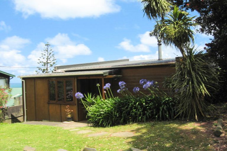 Photo of property in 46 Domain Crescent, Muriwai, Waimauku, 0881