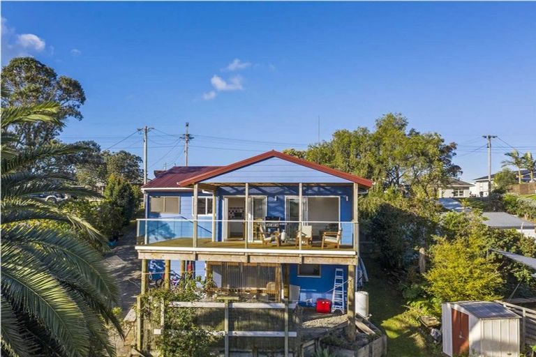 Photo of property in 28 Moffat Road, Red Beach, 0932