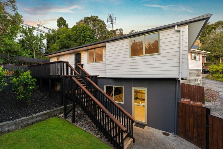Photo of property in 2/17 Fernwood Grove, Bayview, Auckland, 0629