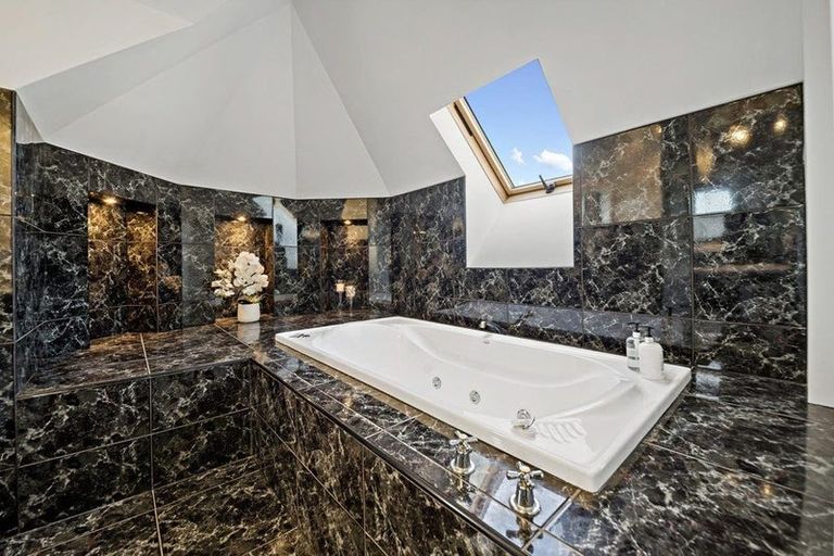 Photo of property in 3 Onemana Way, Te Atatu Peninsula, Auckland, 0610