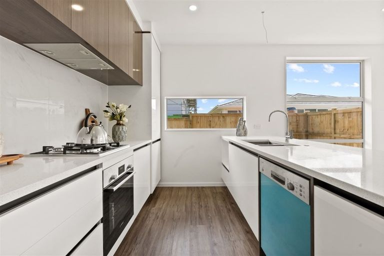 Photo of property in 17 Leatherwood Road, Takanini, 2110