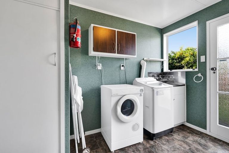 Photo of property in 13 Quin Crescent, Hawera, 4610