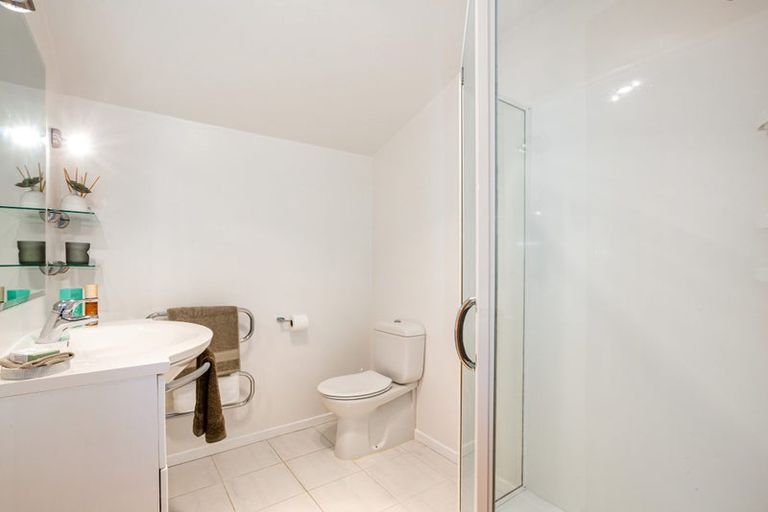 Photo of property in 4 Flint Way, Northland, Wellington, 6012