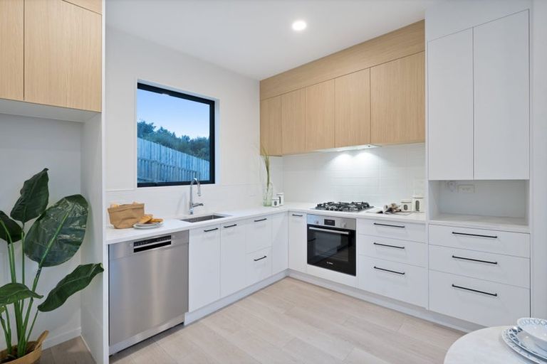 Photo of property in 42 Paparahi Place, Wainui, 0992