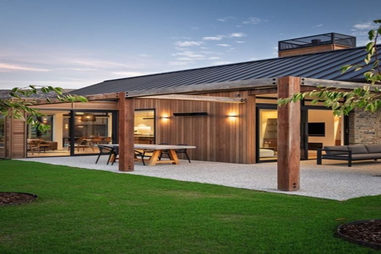 Photo of property in 16 Mccaw Mews, Wanaka, 9305