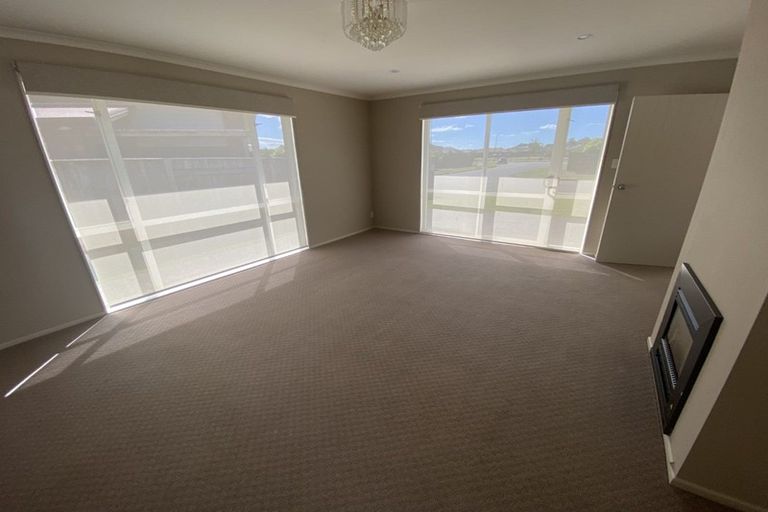 Photo of property in 54 Geneva Terrace, Kelvin Grove, Palmerston North, 4414