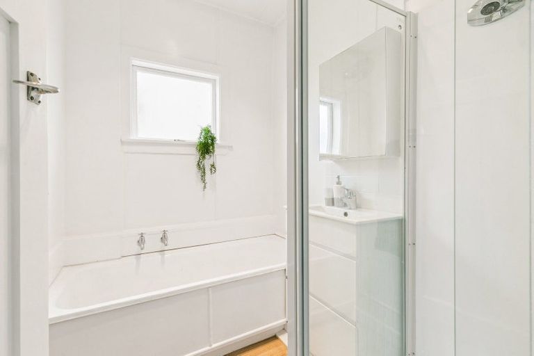 Photo of property in 5 Herald Terrace, Berhampore, Wellington, 6023