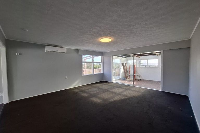 Photo of property in 1/23 Drome View Place, Beach Haven, Auckland, 0626