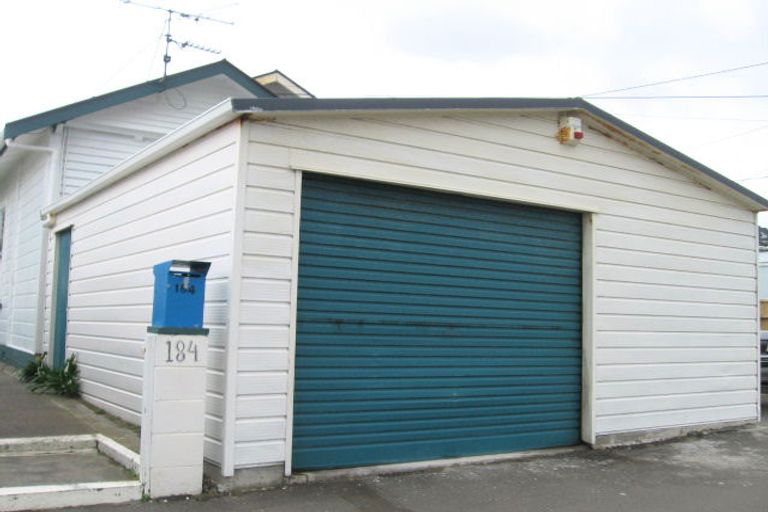 Photo of property in 186 Onepu Road, Lyall Bay, Wellington, 6022