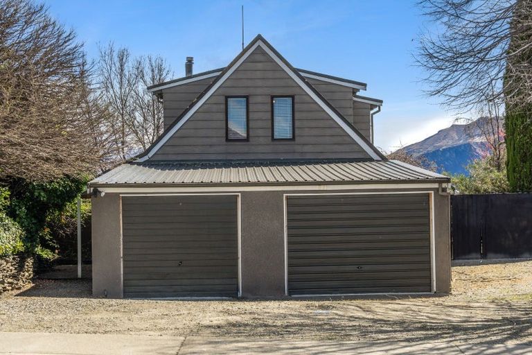 Photo of property in 14 Kings Drive, Wanaka, 9305