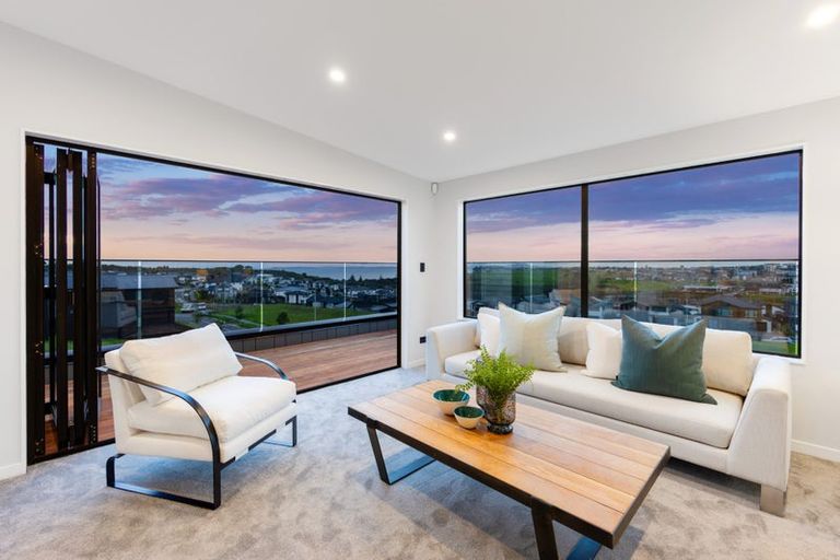 Photo of property in 3 Waitai Close, Long Bay, Auckland, 0630