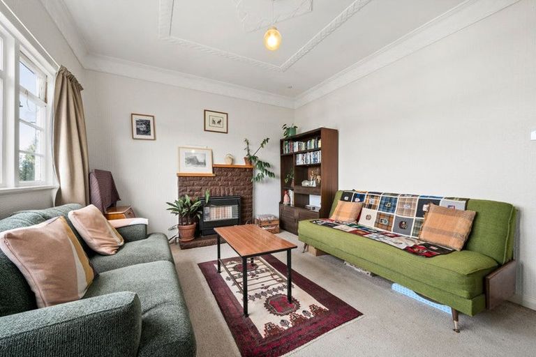 Photo of property in 76 Maupuia Road, Maupuia, Wellington, 6022