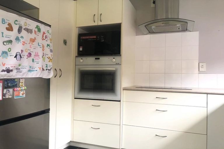 Photo of property in 33 Ginders Drive, Massey, Auckland, 0614