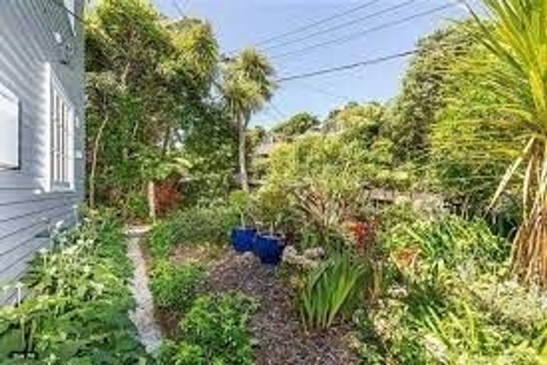 Photo of property in 60 Simla Crescent, Khandallah, Wellington, 6035