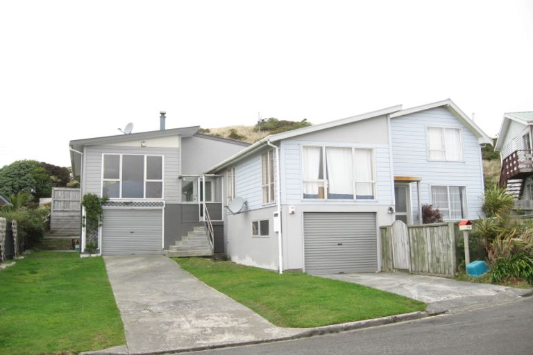 Photo of property in 41a Edgecombe Street, Newlands, Wellington, 6037