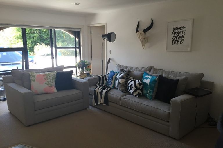Photo of property in 20 Portsea Place, Chatswood, Auckland, 0626