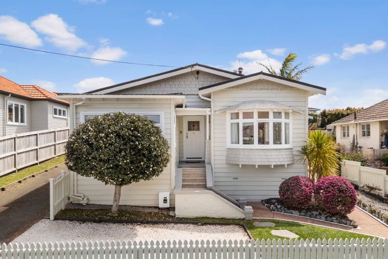 Photo of property in 12 Ngataringa Road, Devonport, Auckland, 0624