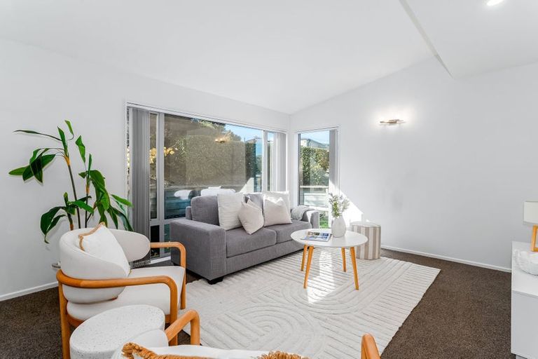 Photo of property in 6 Sumner Terrace, Aotea, Porirua, 5024