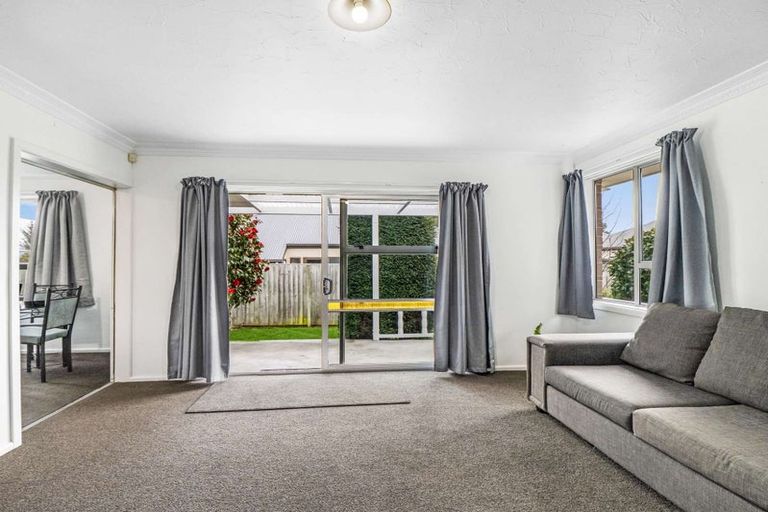 Photo of property in 402 Yaldhurst Road, Russley, Christchurch, 8042
