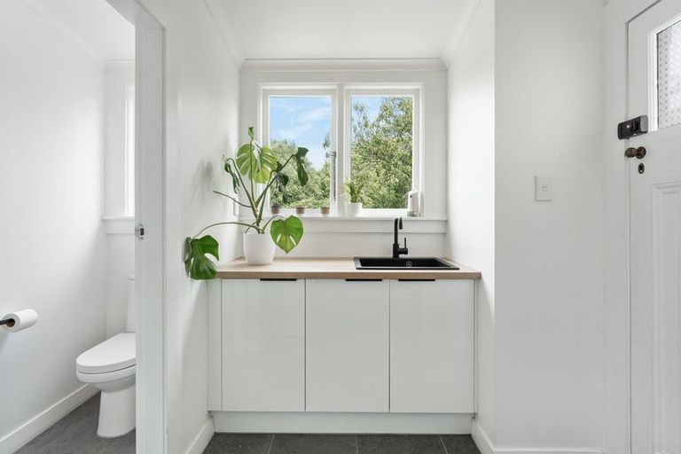 Photo of property in 72 Hargest Crescent, Saint Clair, Dunedin, 9012