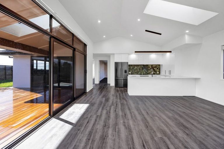 Photo of property in 21 Midsummer Avenue, Stratford, 4332