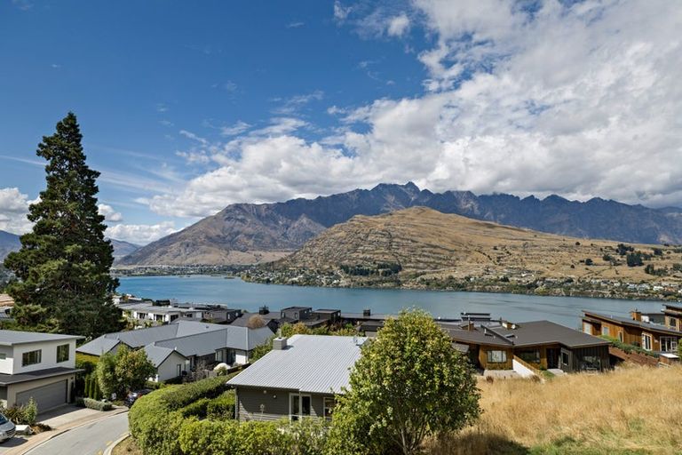 Photo of property in St Andrews Park, 12 Saint Peters Place, Queenstown, 9300