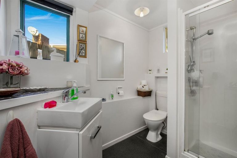 Photo of property in 32 Routley Drive, Glen Eden, Auckland, 0602