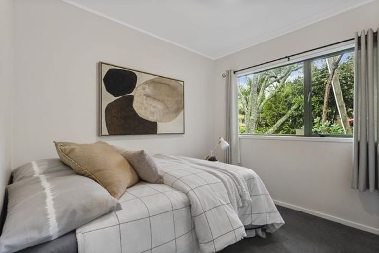 Photo of property in 12a Seaton Road, Murrays Bay, Auckland, 0630