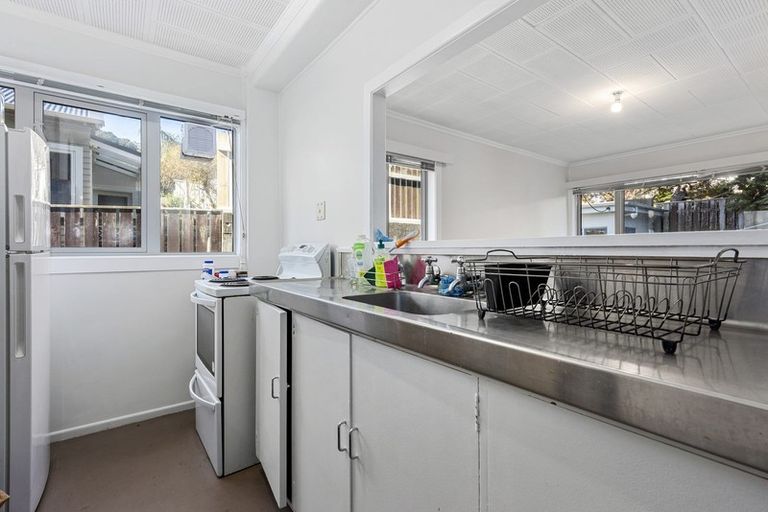 Photo of property in Victoria Court, 4u4 Queen Street, Mount Victoria, Wellington, 6011