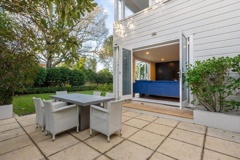 Photo of property in 73 Hinemoa Street, Birkenhead, Auckland, 0626