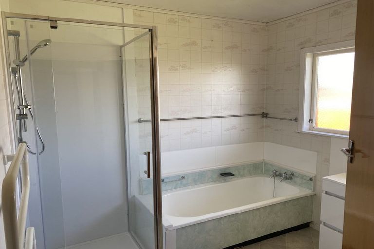 Photo of property in 10 Renwick Street, Papakura, 2110