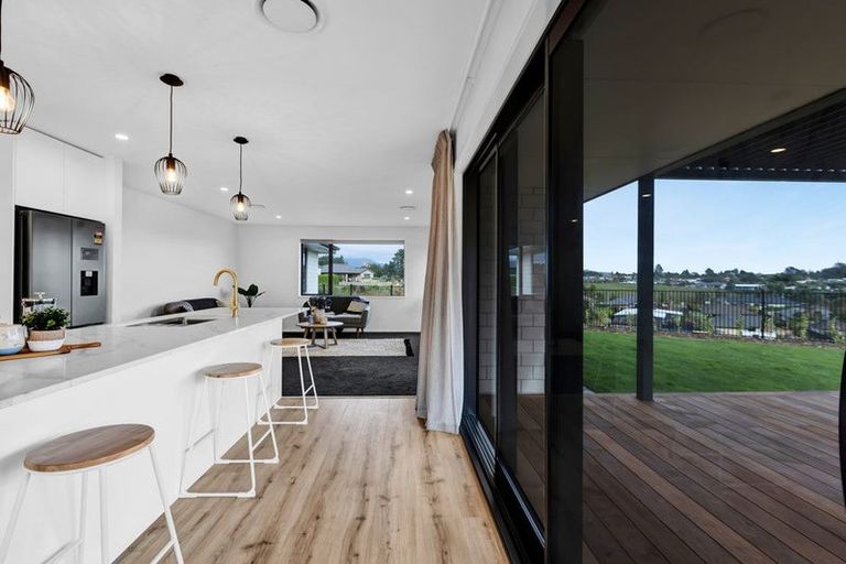 Photo of property in 8 Ponga Place, Highlands Park, New Plymouth, 4312