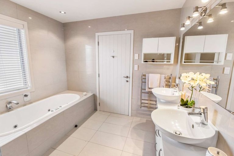 Photo of property in 2c Hinewa Road, Otumoetai, Tauranga, 3110