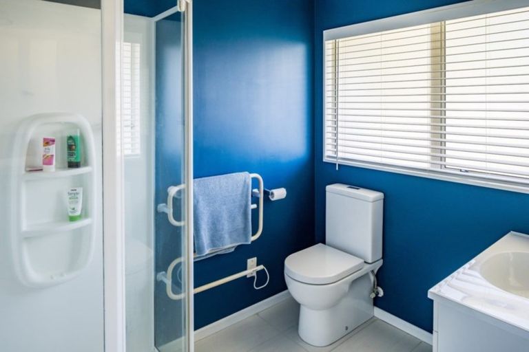 Photo of property in 51 Saunders Close, Whitby, Porirua, 5024