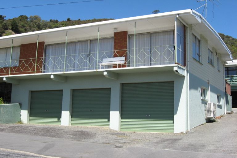Photo of property in 2/18 Broadway, Picton, 7220