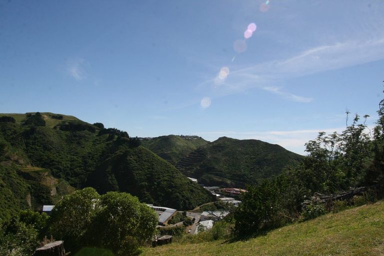 Photo of property in 2/63 Mandalay Terrace, Khandallah, Wellington, 6035