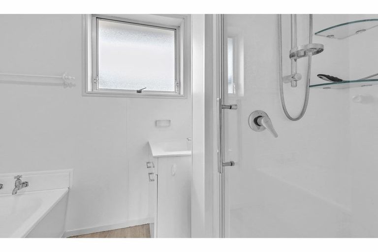 Photo of property in 66 Oakley Crescent, Hornby, Christchurch, 8042