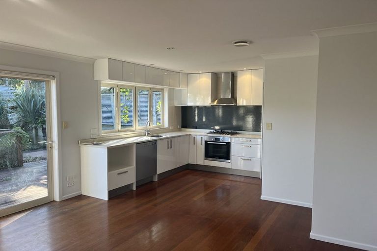 Photo of property in 1/15 Beulah Avenue, Rothesay Bay, Auckland, 0630