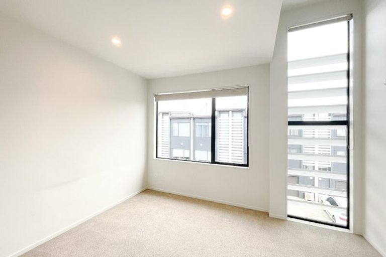 Photo of property in 38 Memorial Park Lane, Hobsonville, Auckland, 0618